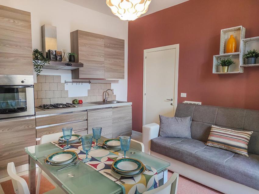 Casa Chiara in centro con corte privata San Benedetto del Tronto Esterno foto